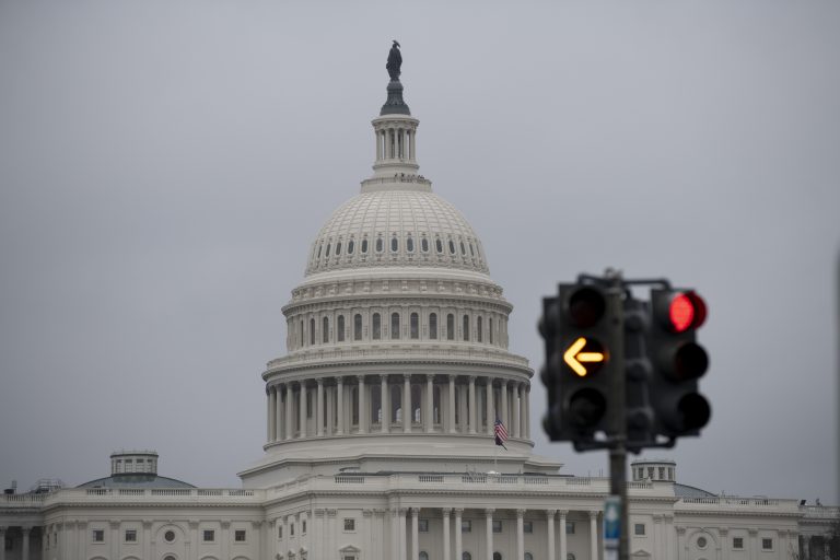 Van al menos 135 detenidos y más de 400 identificados por el asalto al Capitolio de Estados Unidos