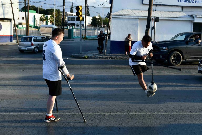 Jugadores amputados buscan salir adelante a través del fútbol