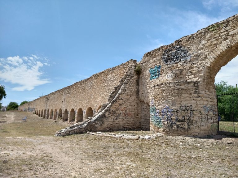 Piden se dote de iluminación a antiguo acueducto del sur de Saltillo