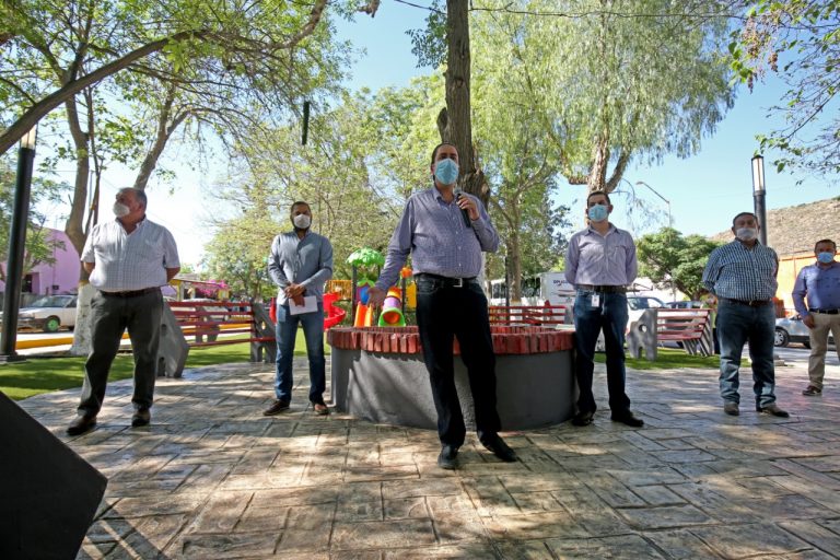 Alcalde Chema Morales entrega plaza en colonia Guanajuato de Arriba