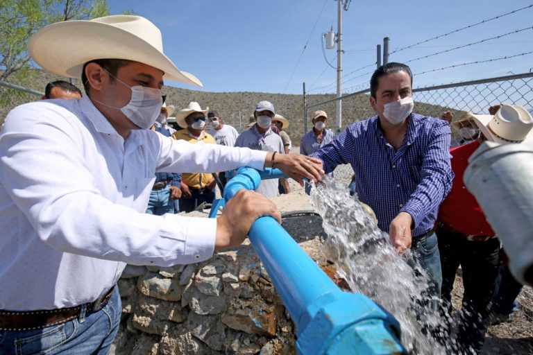 Cumple compromisos Chema Morales con ejido Reata