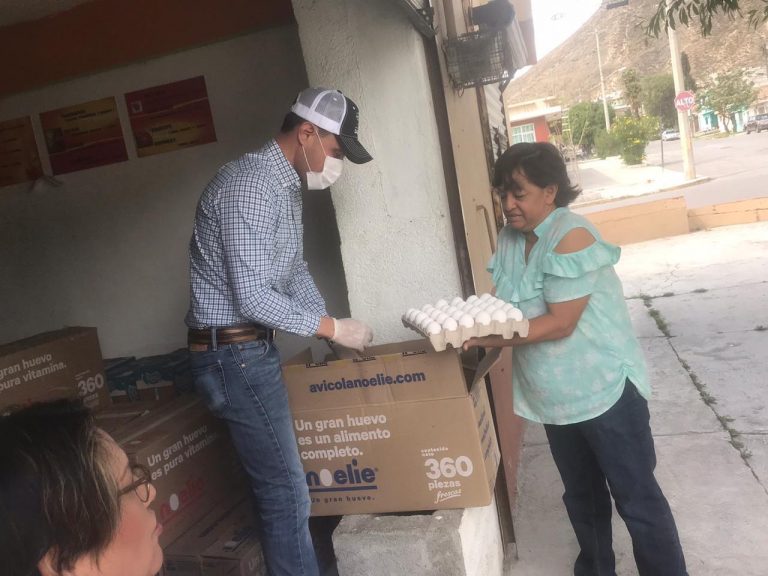 Alcalde entrega huevo y leche a 100 mil familias vulnerables