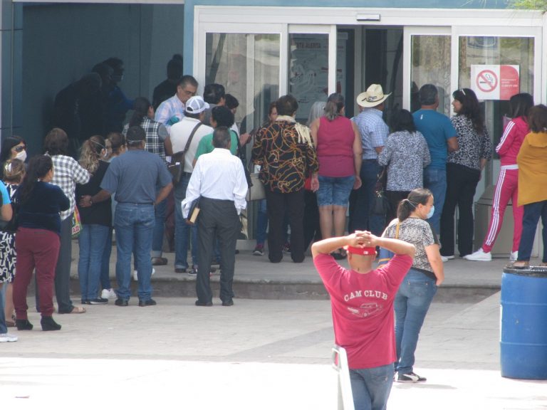 Registra el ISSSTE largas filas de pacientes para recibir consulta externa 