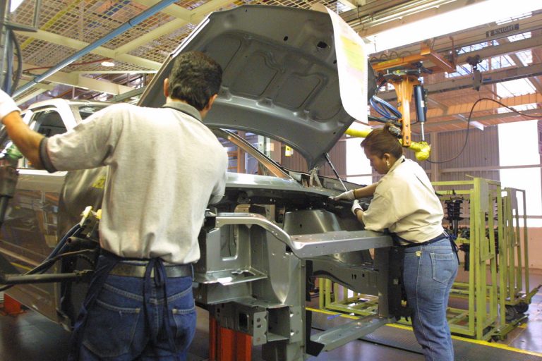 Pararía Chrysler Derramadero por coronavirus