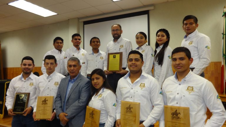 Reconocen a alumnos destacados del a UAAAN tras ganar competencia internacional