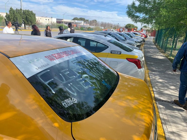 Se manifiestan taxistas en Saltillo; piden ‘sacar’ a Uber, InDriver y Didi