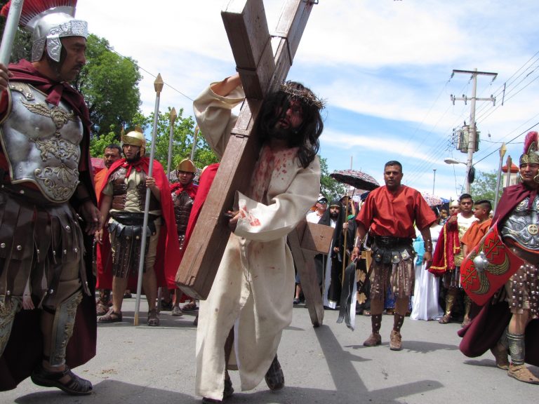 Invitan a seguir por Eucaristream y Facebook el tradicional Viacrucis del Ojo de Agua