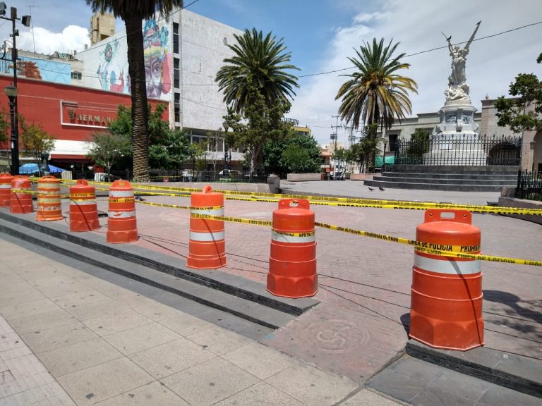 Realizan cierre de plazas públicas en Saltillo para evitar contagios de COVID-19