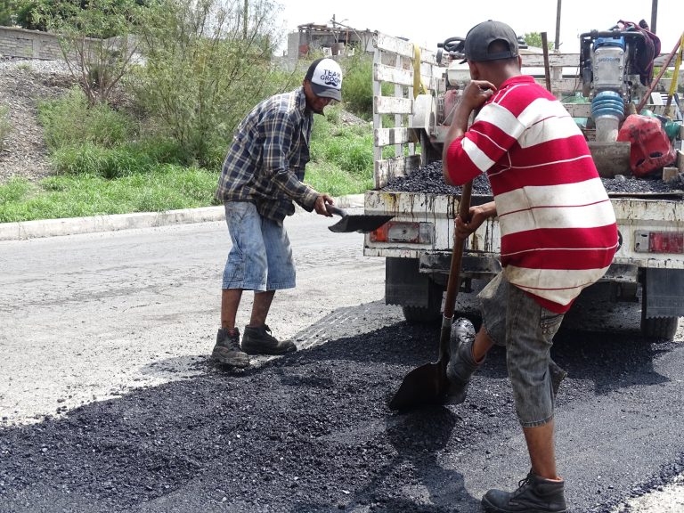 Avanzan labores de bacheo y recarpeteo en Ramos Arizpe   