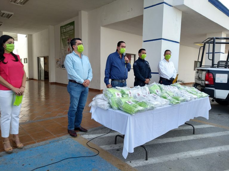 Entregan a Policía de Ramos 10 mil cubre bocas para ser distribuidos entre la población