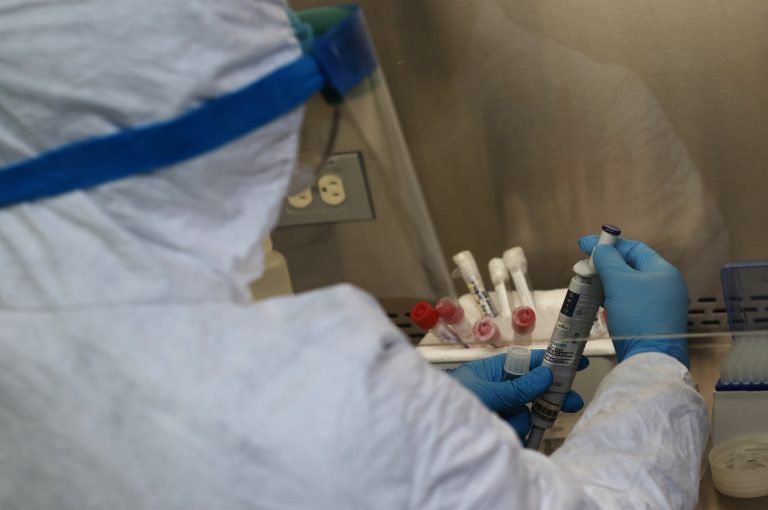 Descifran el genoma de variantes genéticas del virus SARS-COV-2 presentes en la población mexicana