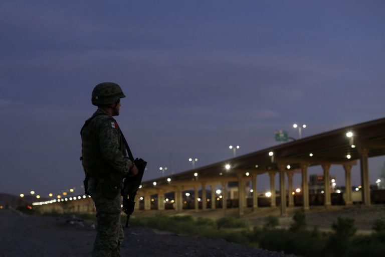 Estados Unidos y México continuarán con el cierre de su frontera por 30 días más