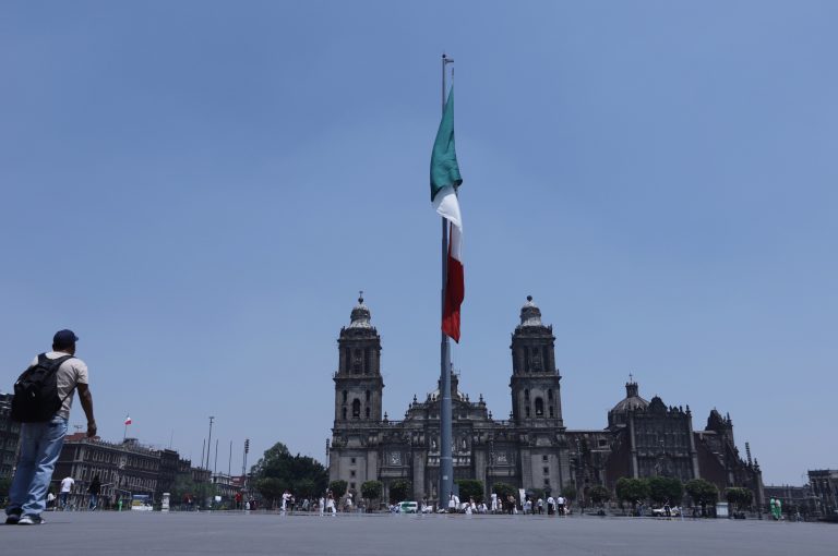 FMI estima que economía de México se contraerá 6.6% en 2020