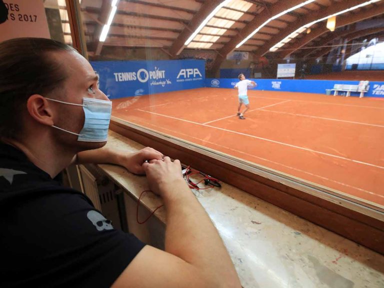 Sin recogepelotas ni jueces de silla, así regresó el tenis en Alemania