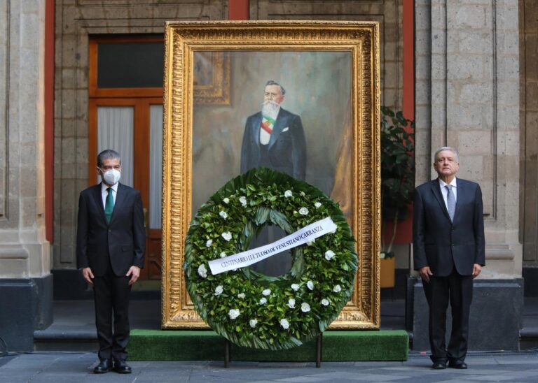 Con guardia de honor, AMLO y MARS conmemoran centésimo aniversario luctuoso de Venustiano Carranza