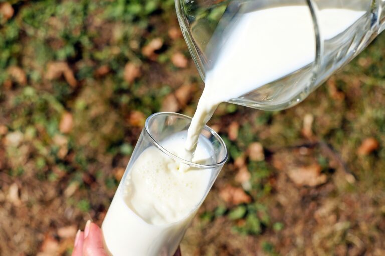 La leche, un alimento básico en la despensa de los mexicanos en esta cuarentena