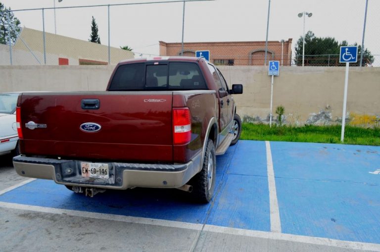 Pide Jaime Bueno endurecer leyes para garantizar derecho de uso exclusivo a discapacitados