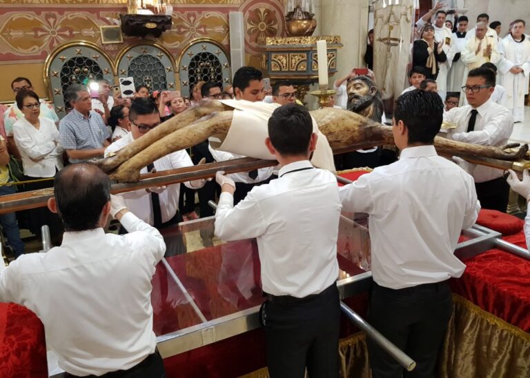 Sería novenario del Santo Cristo a puerta cerrada, transmitido por televisión y redes sociales