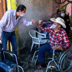 Alcalde entrega casa por casa sillas de ruedas y aparatos ortopédicos a beneficiarios del DIF Ramos Arizpe 1
