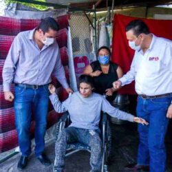 Alcalde entrega casa por casa sillas de ruedas y aparatos ortopédicos a beneficiarios del DIF Ramos Arizpe 2