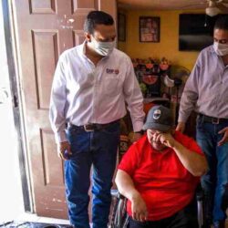 Alcalde entrega casa por casa sillas de ruedas y aparatos ortopédicos a beneficiarios del DIF Ramos Arizpe 3