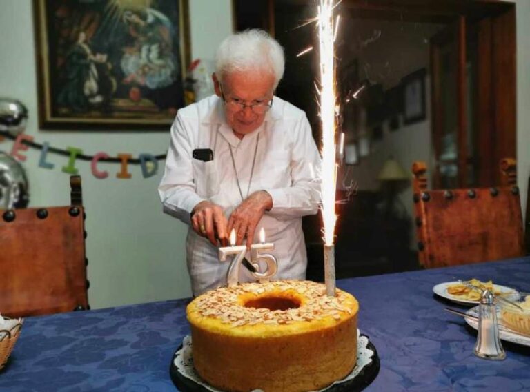  Celebra obispo Raúl Vera su cumpleaños 75