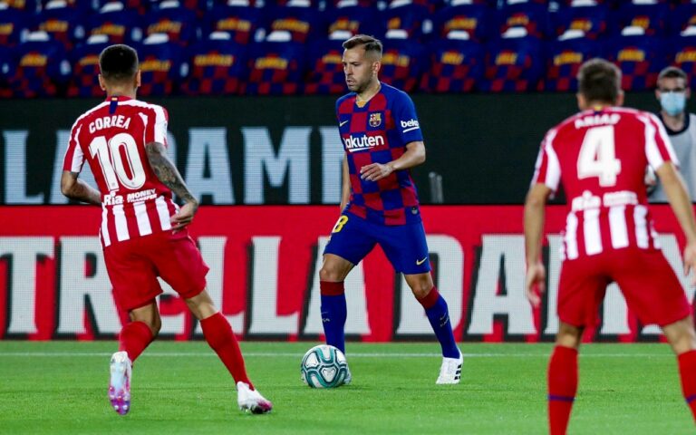 Barcelona se aleja del título de liga al igualar con Atlético