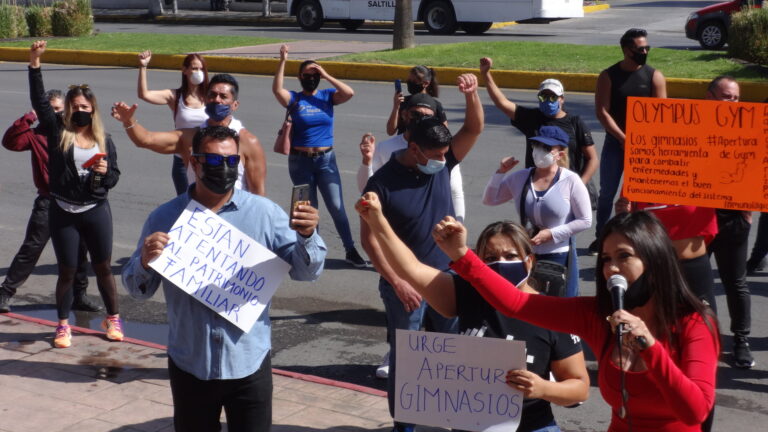 Con manifestación, piden propietarios y colaboradores reabrir gimnasios de Saltillo