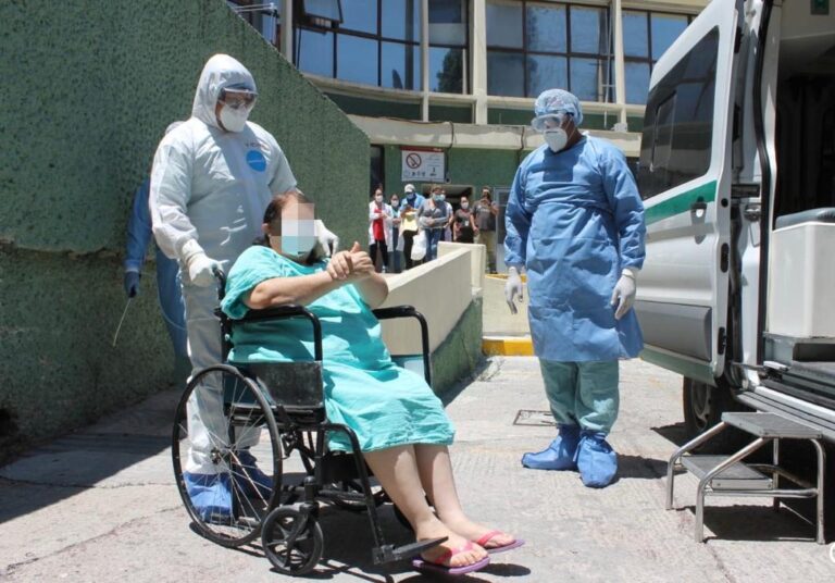 Egresa de Hospital del IMSS en Saltillo la primera paciente atendida con plasma convaleciente en Coahuila