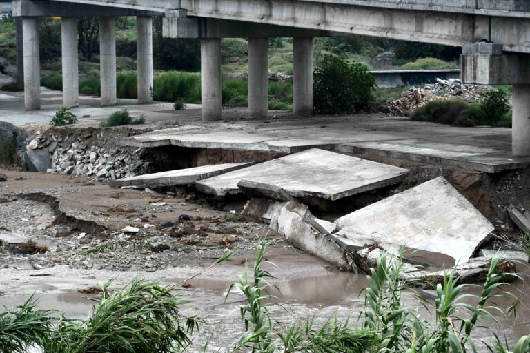 Sufre daños puente Analco en Ramos Arizpe tras paso de huracán Hanna