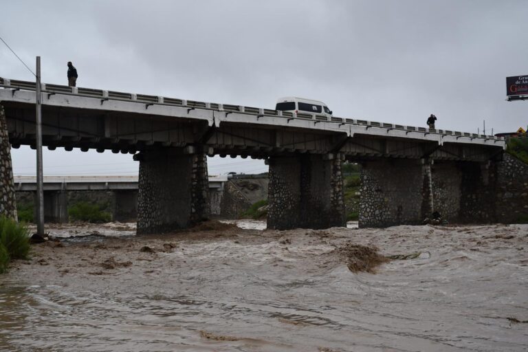 Encuentran sin vida a una de las menores arrastradas por corriente de agua