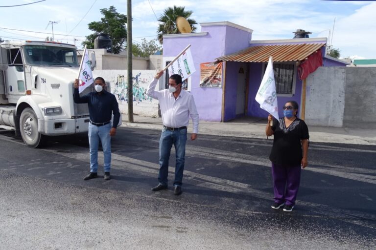 Inicia Chema Morales recarpeteo en colonia Analco II