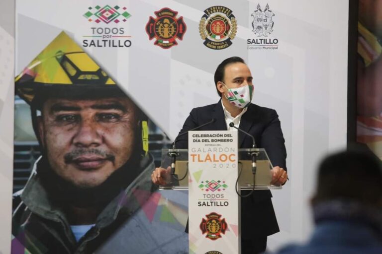 Entregan equipo, incentivos y Galardón Tláloc a Bomberos de Saltillo