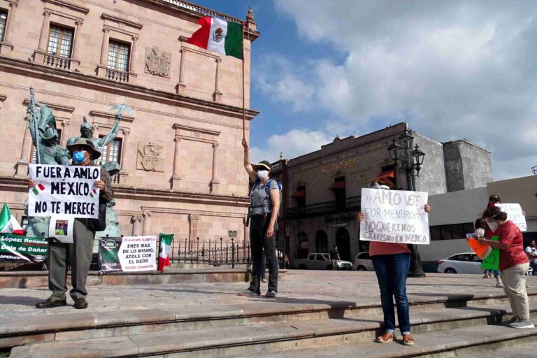 Por segunda ocasión, se manifiestan saltillenses contra AMLO en la Plaza Nueva Tlaxcala