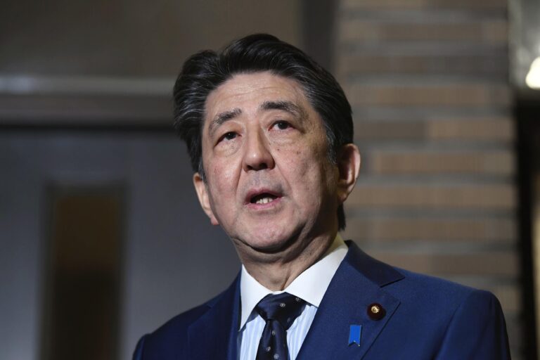 Primer ministro japonés anuncia dimisión por problemas de salud