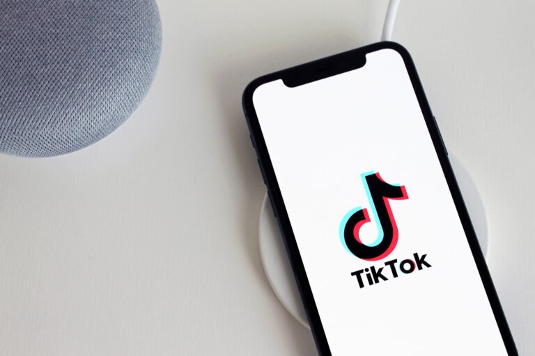 Nuevo reto viral de Tik Tok pone en peligro la vida de los usuarios que lo realizan