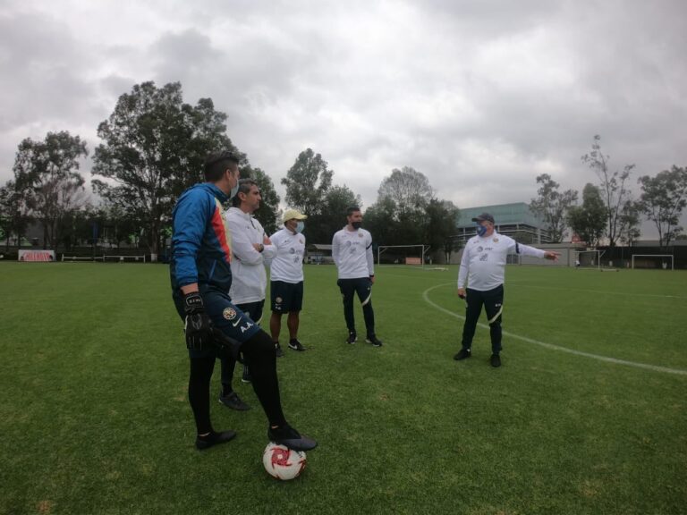 Miguel Herrera lanza dardo a Chivas previo al Clásico