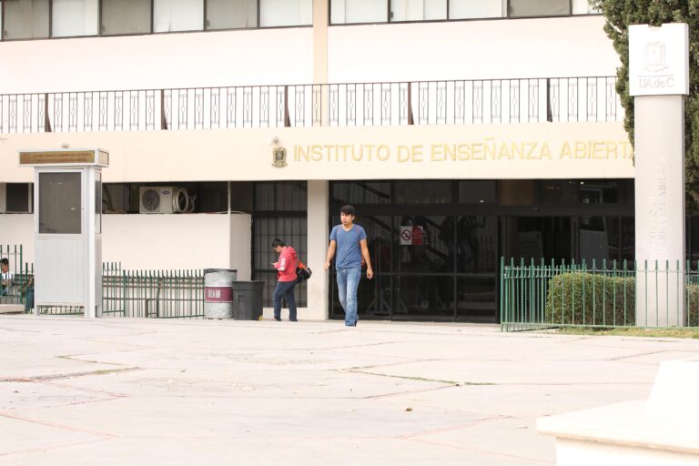 Alerta UA de C sobre falsos profesores del IDEA Unidad Saltillo que ofrecen casa por casa cursos académicos 