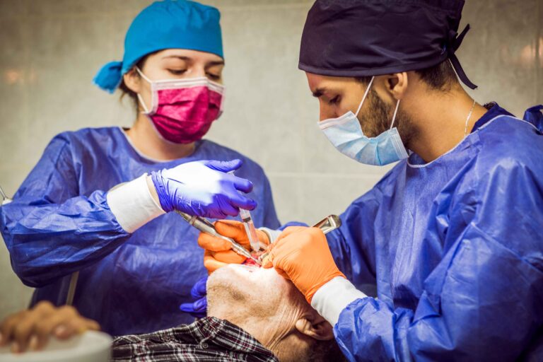 Especialízate con la maestría en Ciencias Odontológicas que oferta la Facultad de Odontología UT  