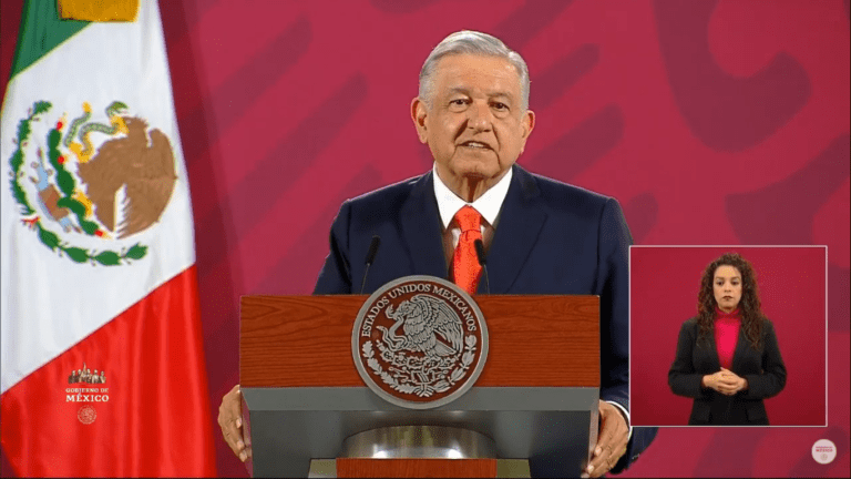 López Obrador envió iniciativa de ley para reducir comisión de las Afores