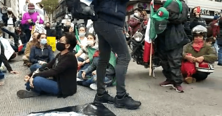 Denuncia saltillense despojo de tiendas de campaña en manifestación de FRENA en la CDMX