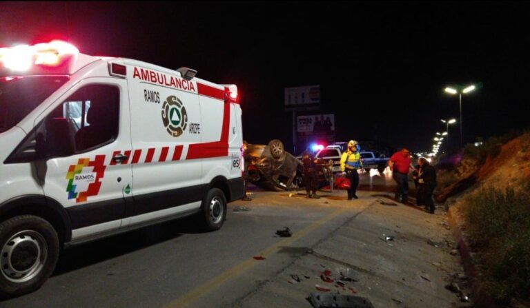 Volcadura en carretera Monterrey-Saltillo deja mujer lesionada