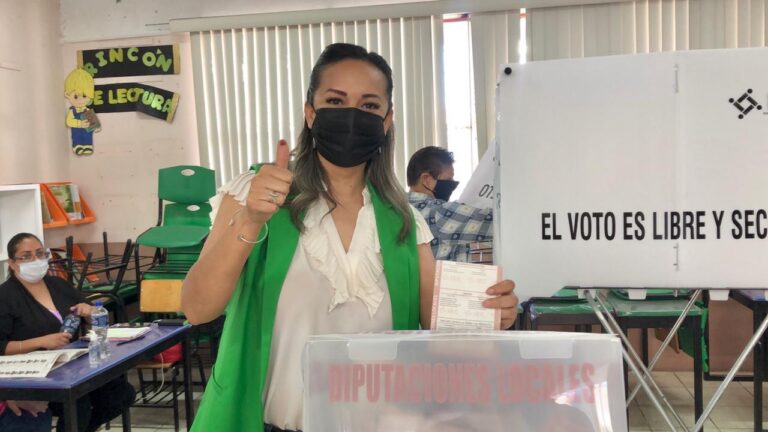 Vota candidata a diputada por el Distrito 12 en Ramos Arizpe