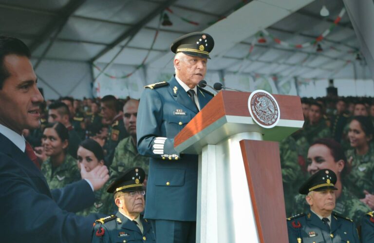 Salvador Cienfuegos quintuplicó su fortuna comprando casas y automóviles de lujo