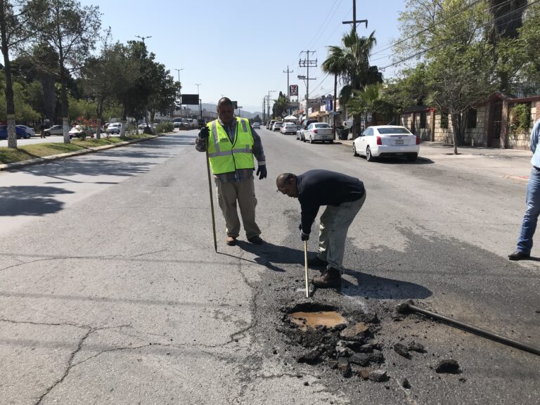 COMPARA atiende fuga de aguas negras en bulevar Plan de Guadalupe