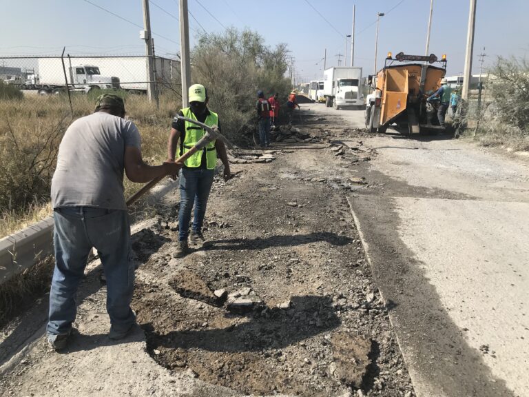 Cuadrilla de bacheo inicia recarpeteo en parque industrial Santa María 