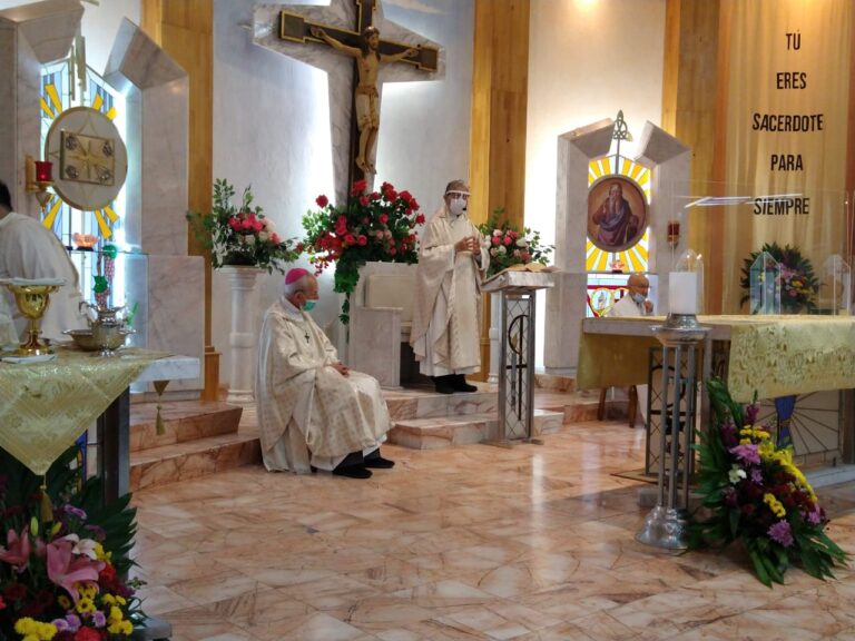 Celebra el Padre Humberto González 68 años de vida sacerdotal