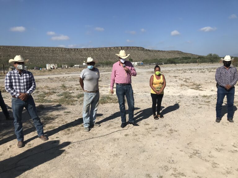 Chema Morales lleva energía limpia y renovable a ejido Tanque Tuxtepec 