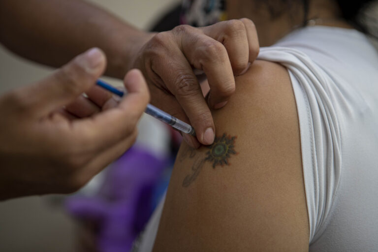 Cofepris alerta sobre vacuna falsa contra la influenza