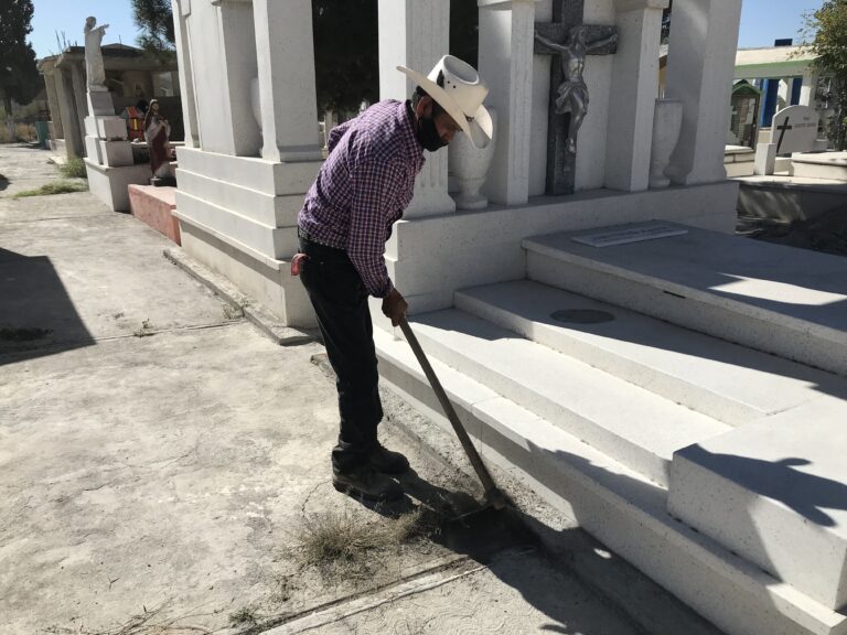 Comienzan labores de limpieza en panteón San Nicolás de Tolentino 